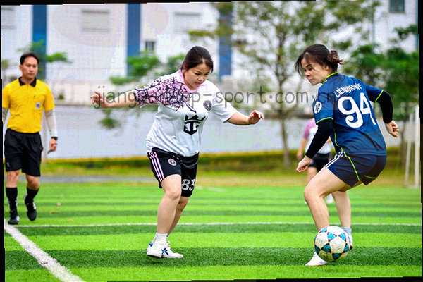 平板电脑上可以看到江南体育数据界面的示意